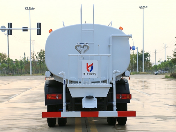 國(guó)六東風(fēng)專(zhuān)底DIL 12噸 灑水車(chē)