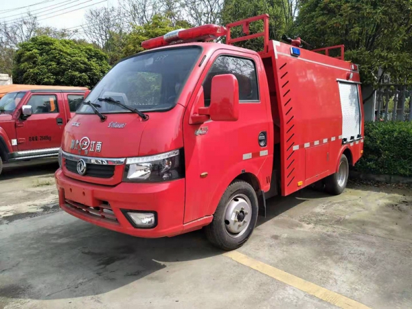 東風(fēng)途逸消防灑水車2噸