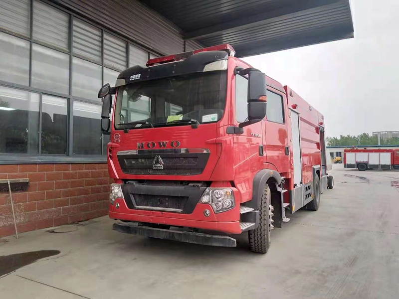 國六重汽豪沃8噸水罐消防車