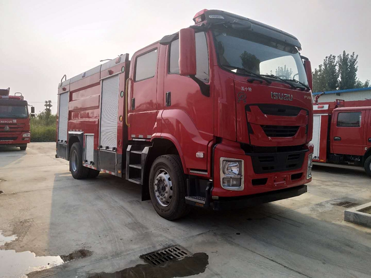 國六五十鈴6.5噸泡沫消防車