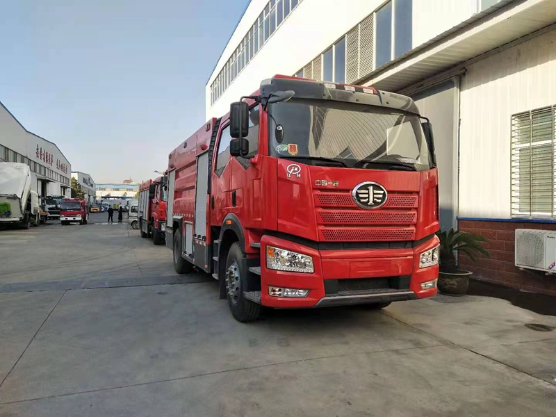 國六泡沫消防車解放8噸泡沫消防車