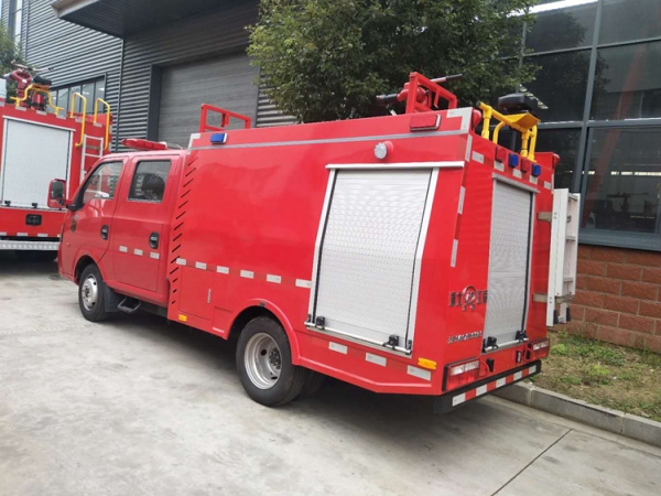 東風(fēng)途逸消防灑水車2噸